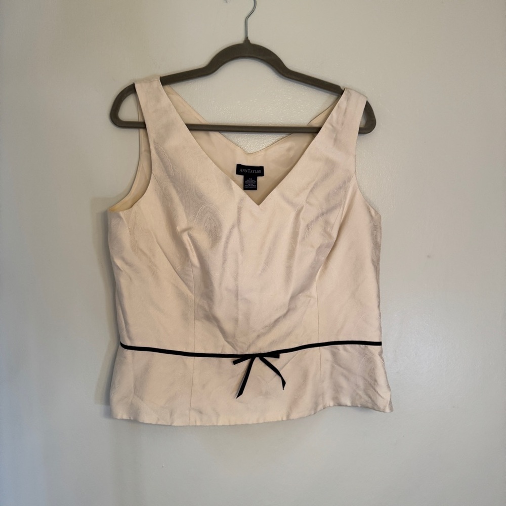 Ann Taylor Cream Sleeveless Top with Black Trim Size 14 100% Silk